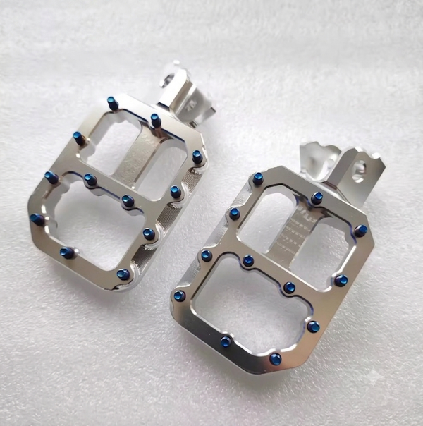 Wide Chrome Pegs